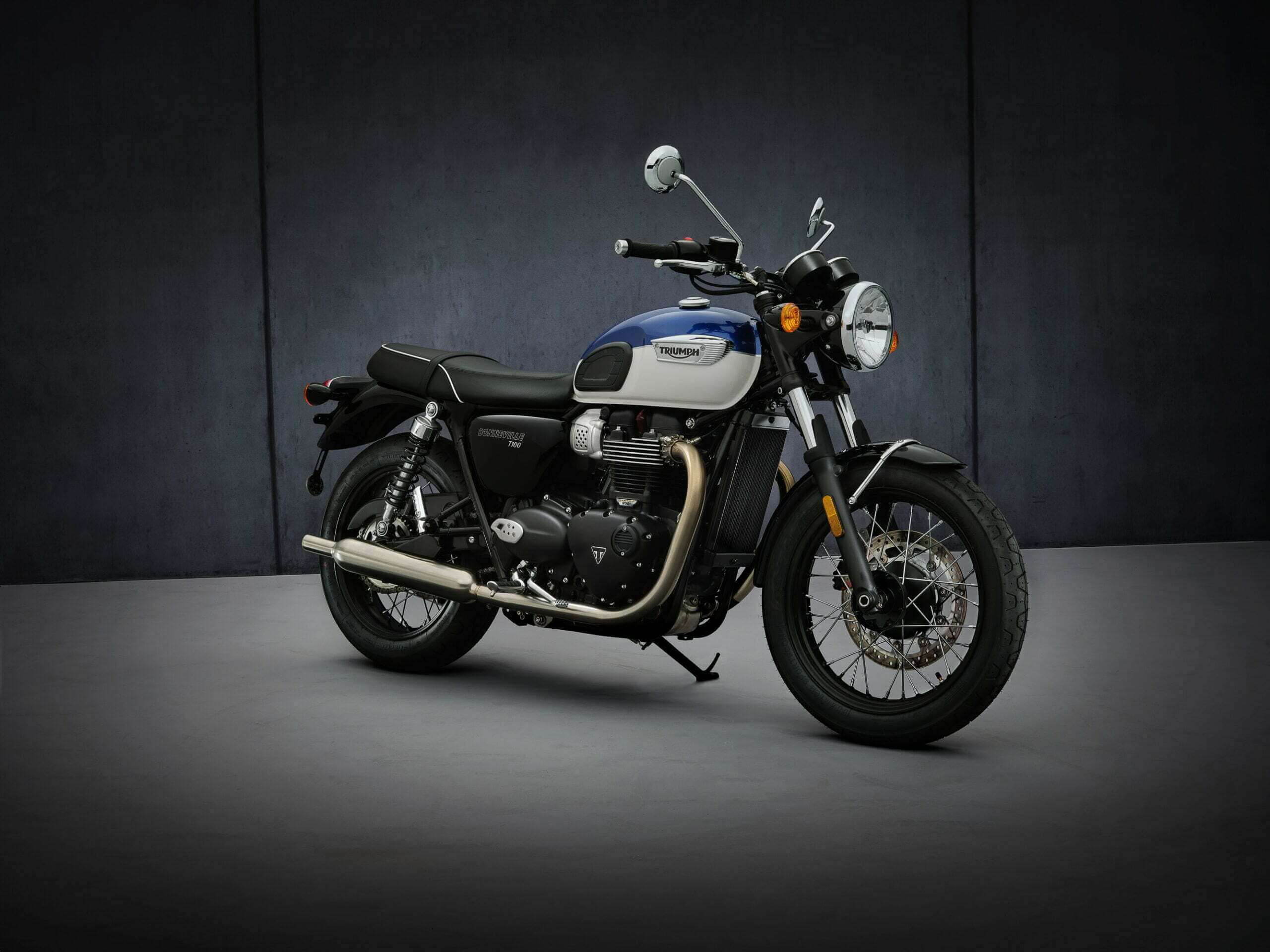 Триумф 2021. Мотоцикл Триумф 2021. Триумф Бонневиль т120 2022. Genuine Triumph 2021. 100 Триумф.