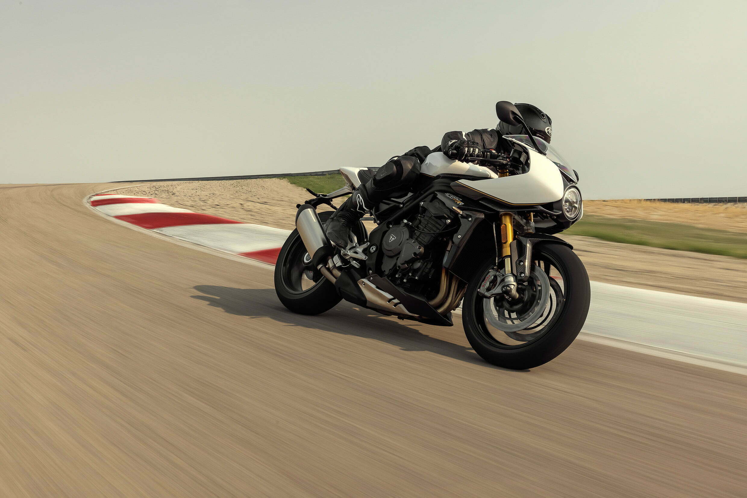 Triumph new SPEED TRIPLE 1200 RR 